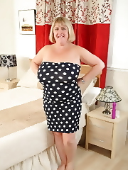 Dressed to undressed from OlderWomanFun